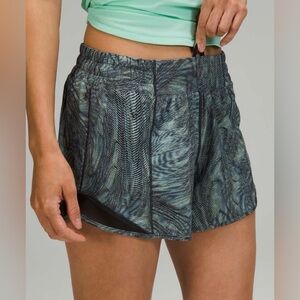Lululemon Hotty Hot Low Rise Short 4”